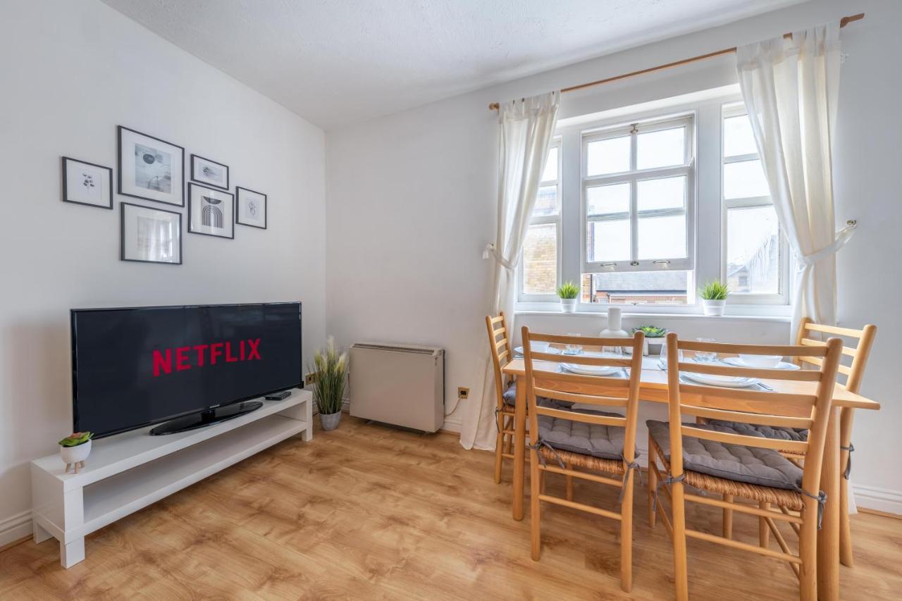 Stansted Airport & Bishops Stortford Town Centre Professional Apartment Bishop's Stortford Kültér fotó