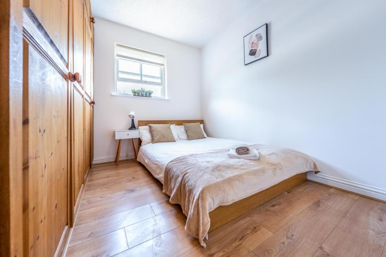 Stansted Airport & Bishops Stortford Town Centre Professional Apartment Bishop's Stortford Kültér fotó